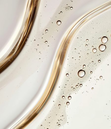 Dettaglio macro della texture fluida di Crescina Maintenance Lotion di Labo Suisse